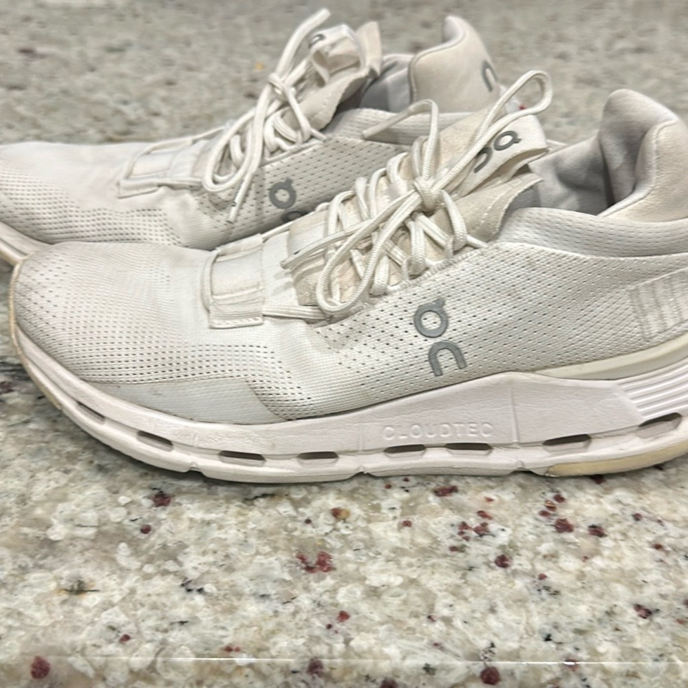 ON cloudtec 7.5 white shoes